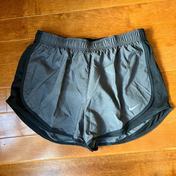 NWOT Nike Women's Tempo Dry Core 3'' Running Shorts - Picture 6 of 9